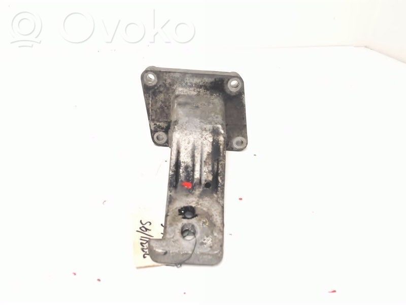 Volvo 940 Engine mounting bracket 