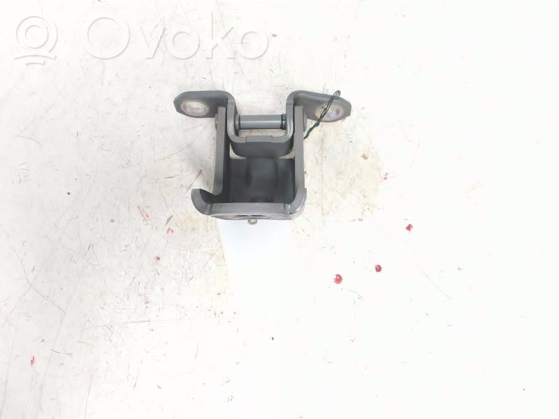 Front door upper hinge   80400JN00A