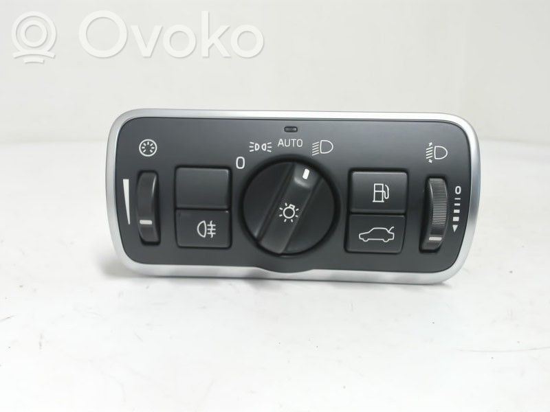 Light switch   31443841,10096705,31443841