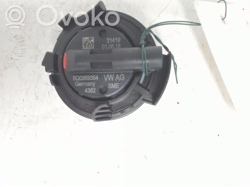 Volkswagen Golf VII Senzor impact/declanșare airbag 