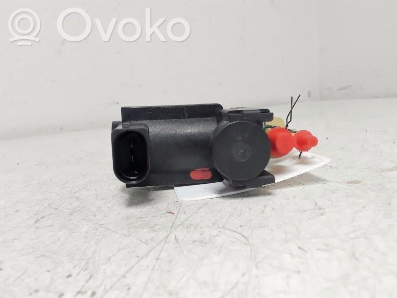 Válvula de vacío   31339808,70466400,31339808