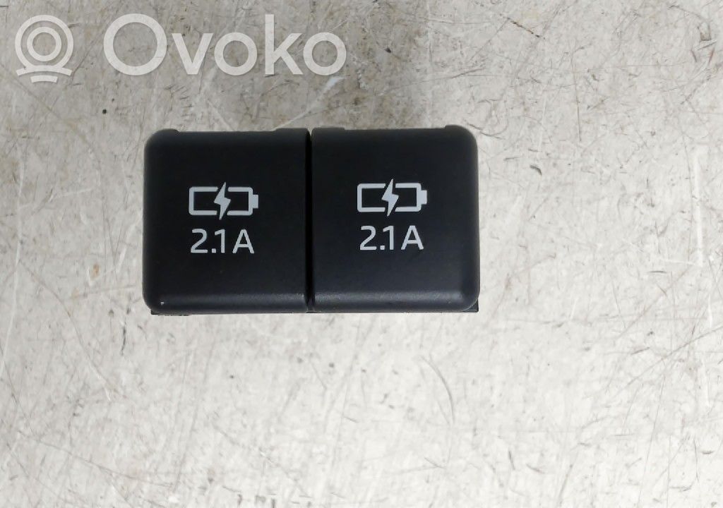 Toyota RAV 4 (XA50) Connettore plug in USB 