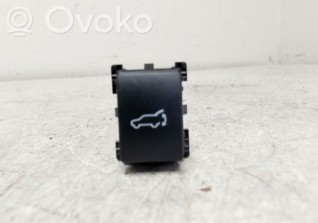 Tailgate/boot open switch button   83002AL041