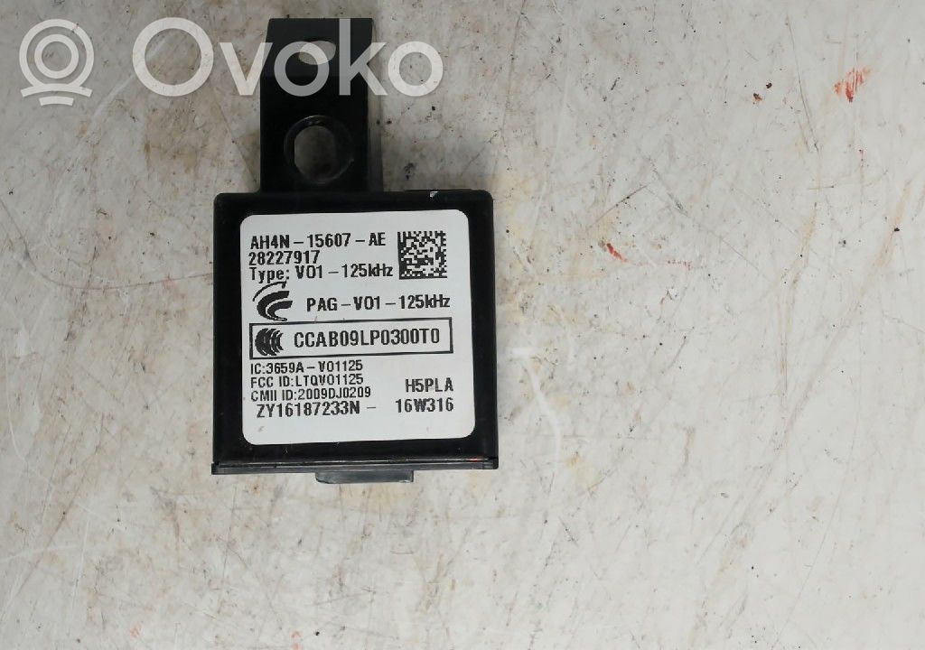 Land Rover Discovery 4 - LR4 Antenă radio 