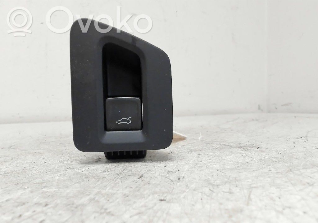 Volkswagen PASSAT B8 Tailgate/boot open switch button 