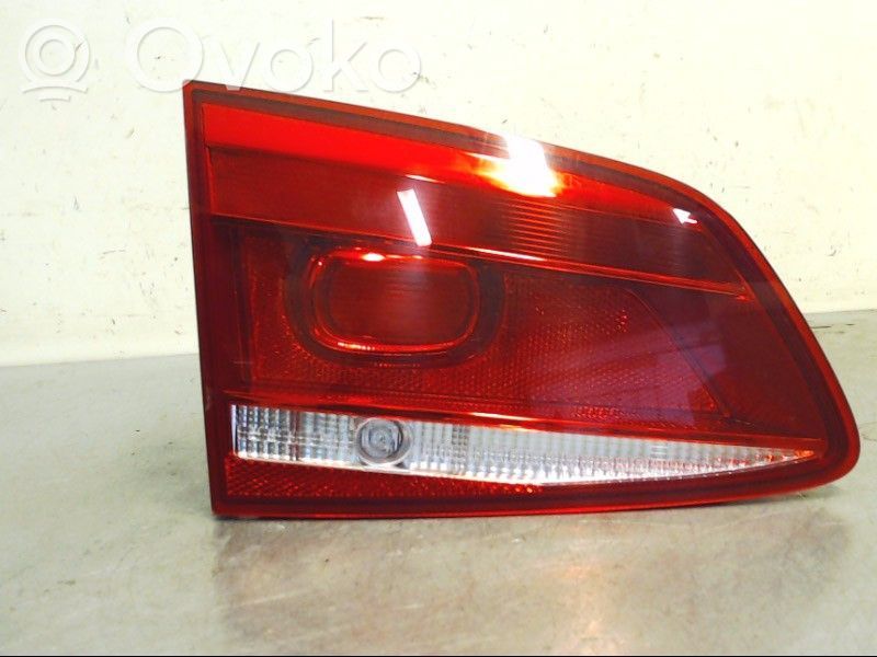 Volkswagen PASSAT B7 Lampy tylnej klapy bagażnika