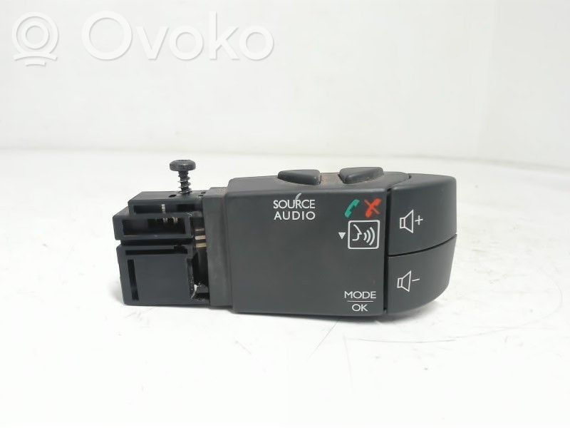 Renault Trafic II (X83) Boutons / interrupteurs volant