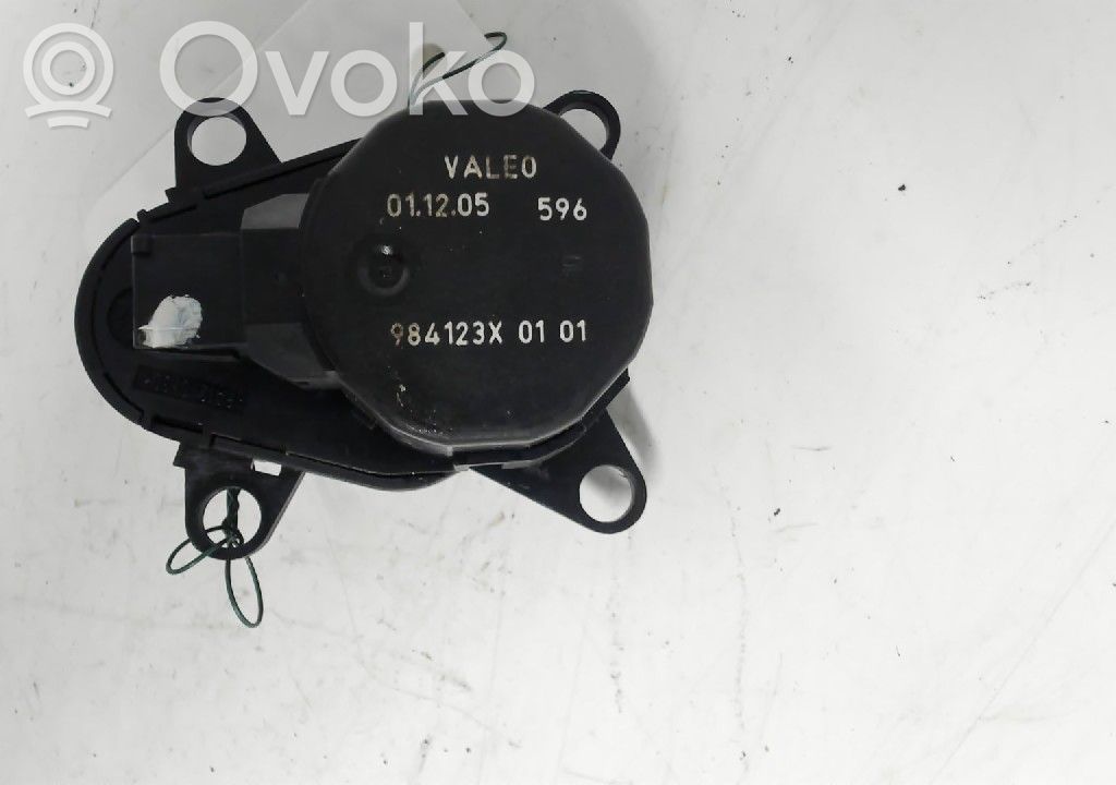 Saab 9-5 Ilmastointilaitteen läpän käyttölaite/moottori (A/C) 