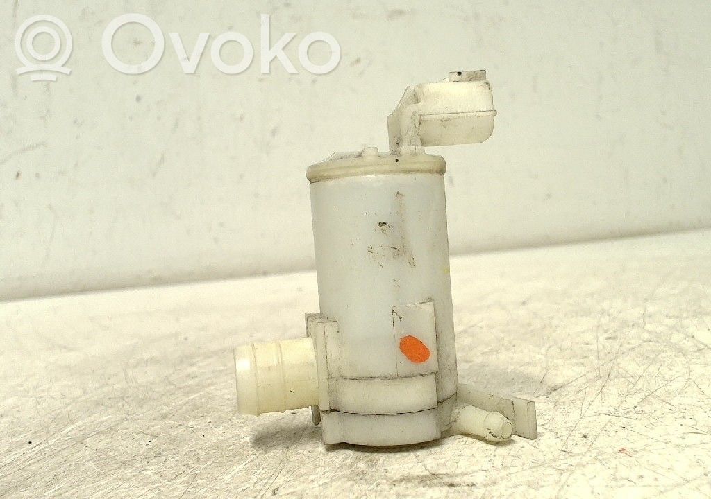 Isuzu D-Max Windscreen/windshield washer pump 
