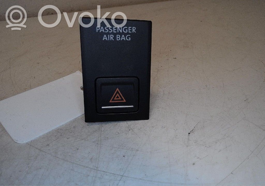 Volkswagen Golf VII Interruttore luci di emergenza
