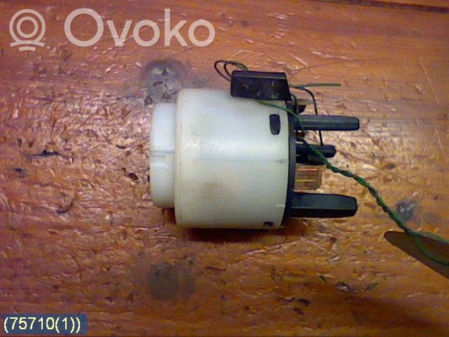 Audi A4 S4 B6 8E 8H Ohjauspyörän lukitus 