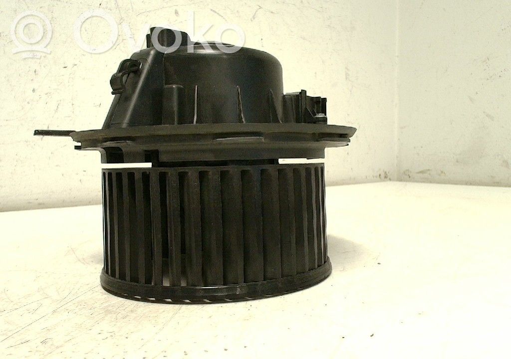 Volkswagen PASSAT B7 Ventilator aerotermă 