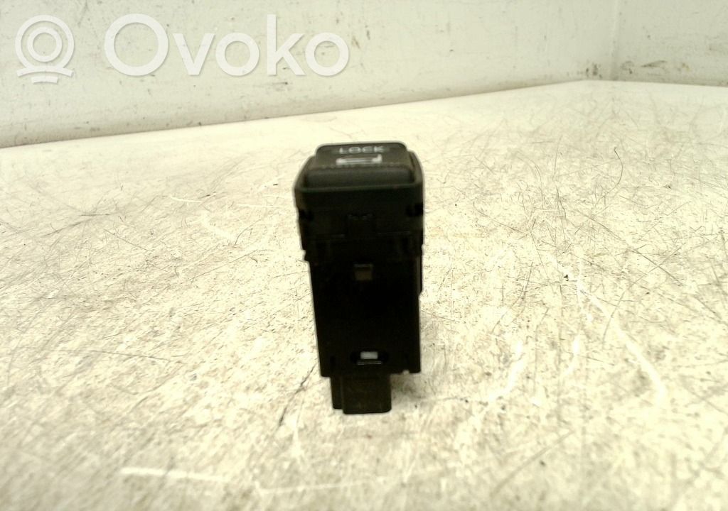 Nissan Navara D23 Central locking switch button 