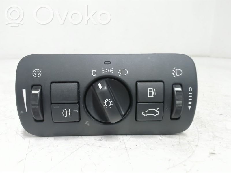 Light switch   31443848,04066312,30739413