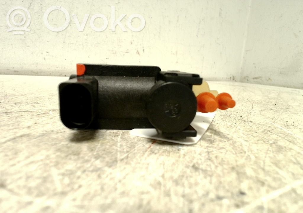 Válvula de vacío   31339808,70466400,31339808