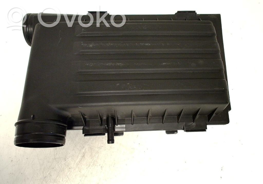 Volkswagen PASSAT B8 Obudowa filtra powietrza 
