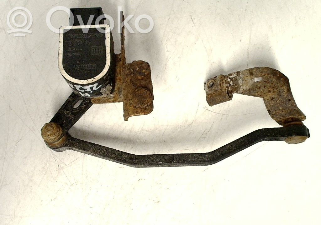 Volvo V70 Senzor nivel far