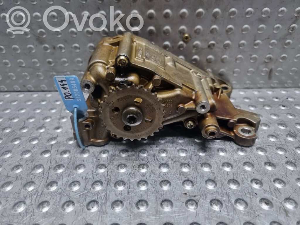 BMW 5 E60 E61 Oil pump 
