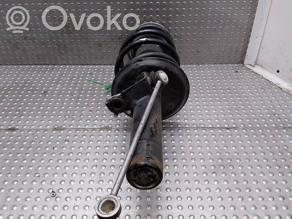 BMW X3 E83 Priekšpusē amortizators 