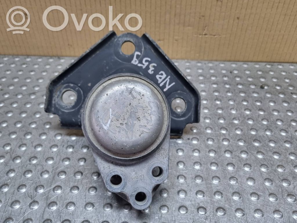 Ford Fusion Engine mount bracket 