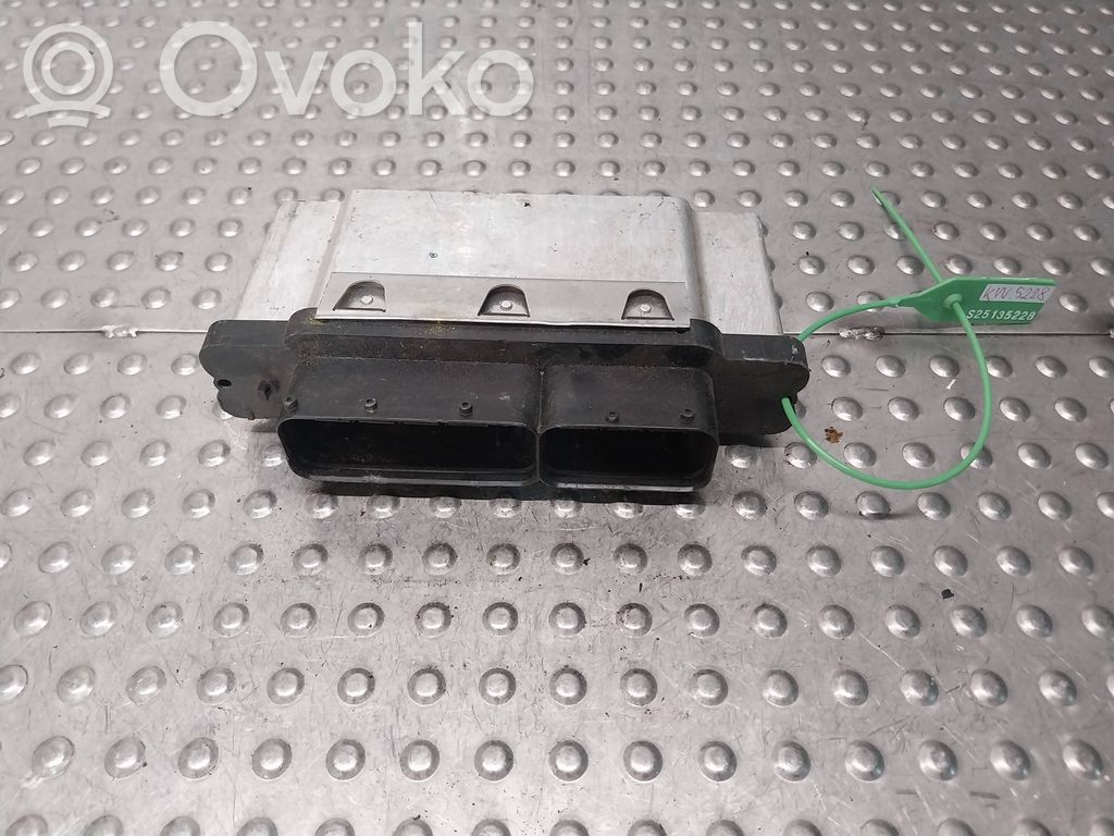 Volkswagen Polo VI Engine control unit/module 