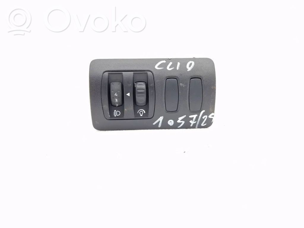 Renault Clio III Light switch 