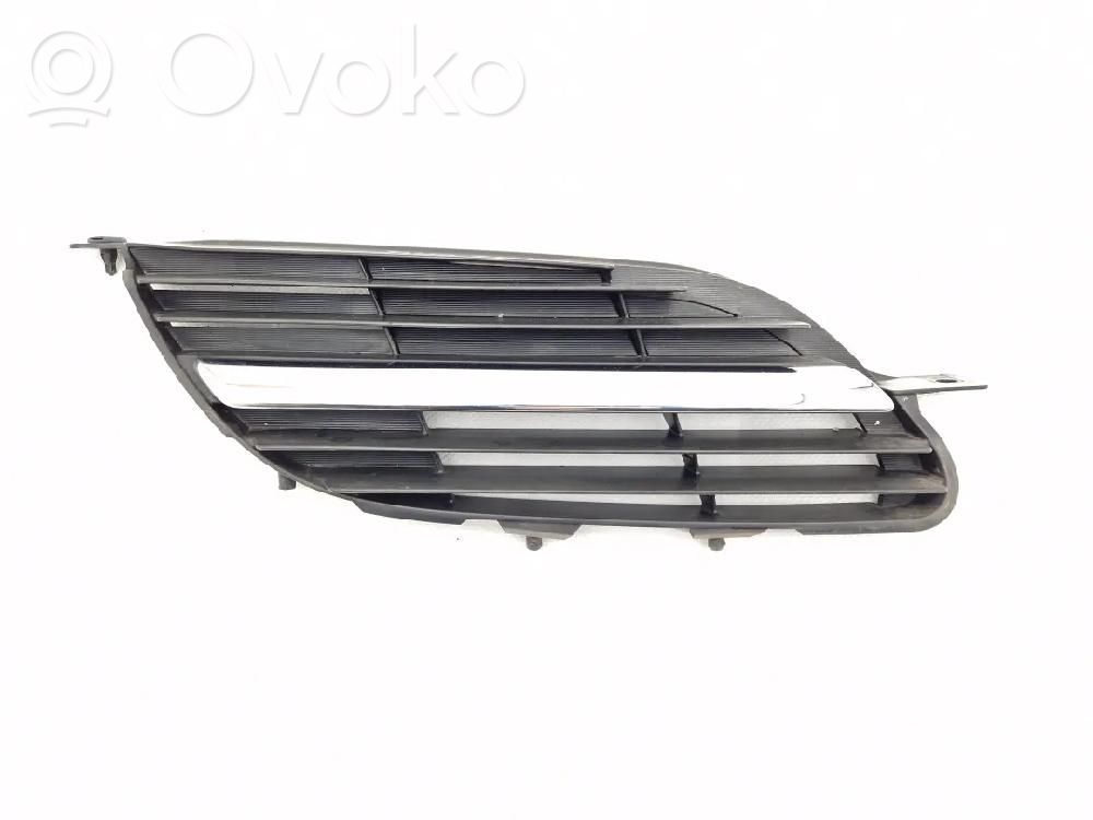 Nissan Almera Tino Atrapa chłodnicy / Grill 