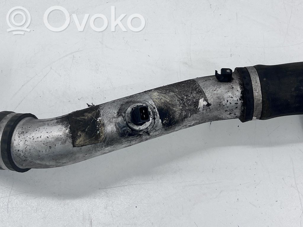 Turboahtimen ilmanoton letku