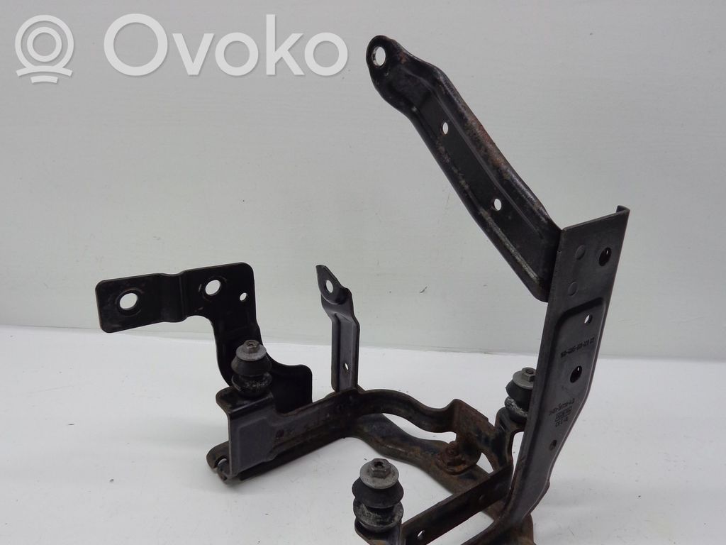 Ford Focus Supporto di montaggio della pompa del servosterzo 