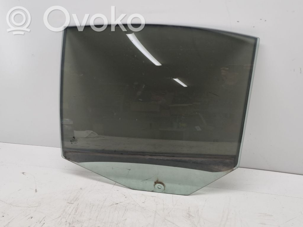 BMW 5 E60 E61 aizmugurējo durvju stikls 