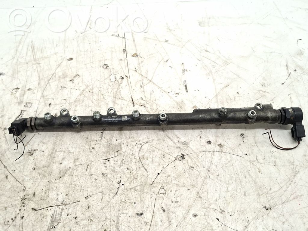 BMW 5 E60 E61 Rampă alimentare injectoare 