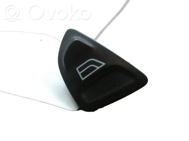 Electric window control switch   1571470,0440089,10570480,10571470,111252,1365209,1400937,1516489,1570480,1571469,1571470,516489,570480,571469,571470,8110819SX
