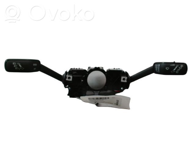 Volkswagen Polo VI Leva/interruttore dell’indicatore di direzione e tergicristallo 