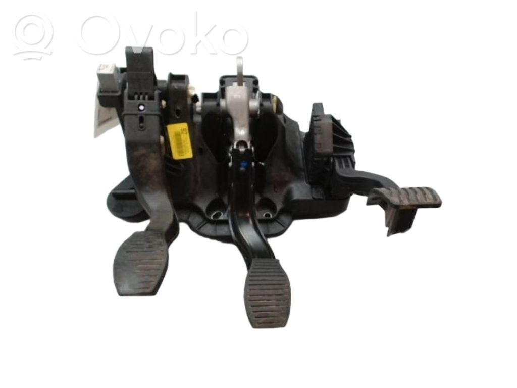 Opel Corsa D Assemblage pédale
