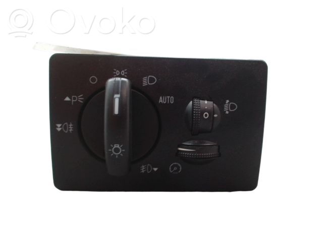 Light switch   1471867,1471867