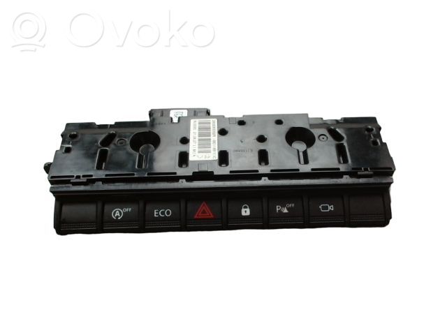 Dacia Duster Hazard light switch 