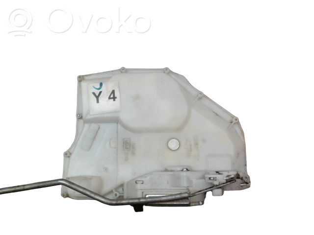 Suzuki SX4 Priekšpusē slēdzene 