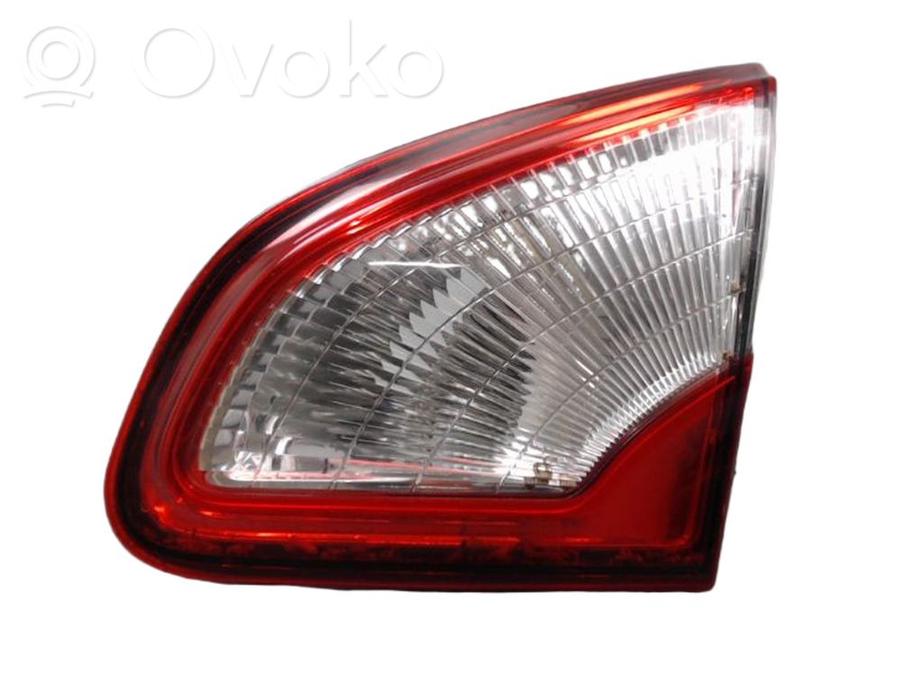 Nissan Qashqai Lampă spate în capacul portbagajului 
