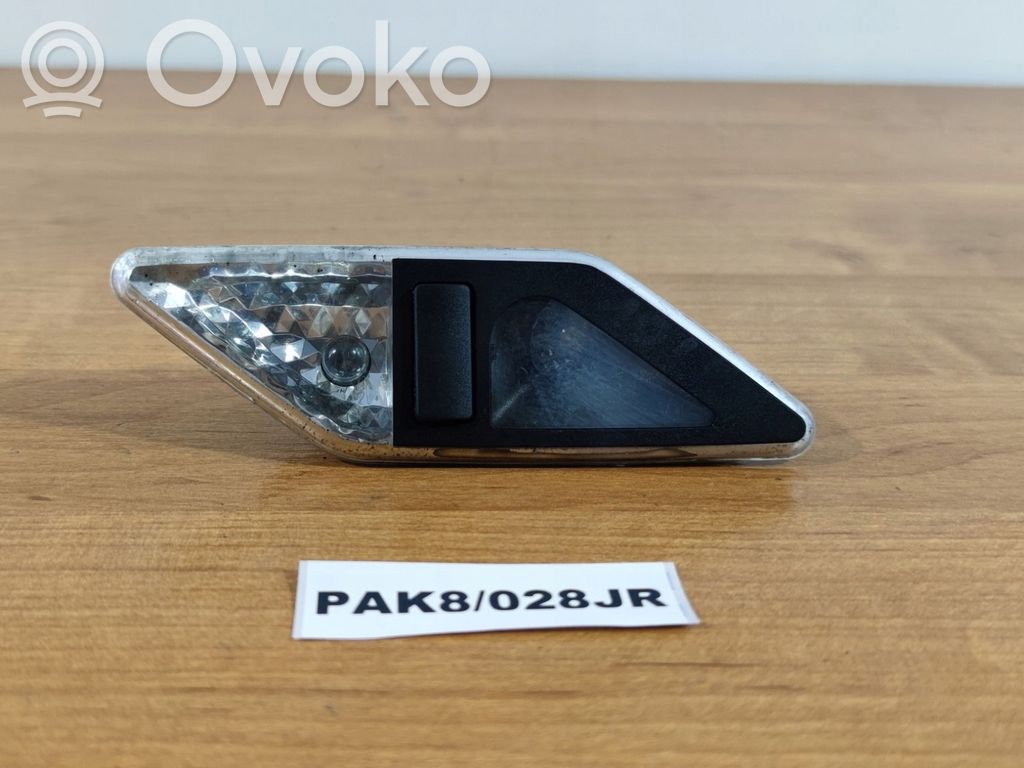 BMW 3 E46 Priekinių vietų apšvietimo žibintas 