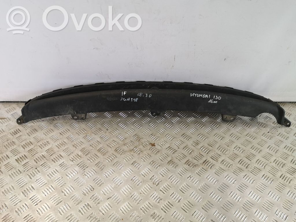 Hyundai i30 Moldura inferior del parachoques trasero 