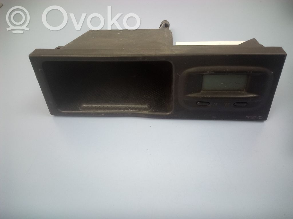 Mazda 323 F Screen/display/small screen 