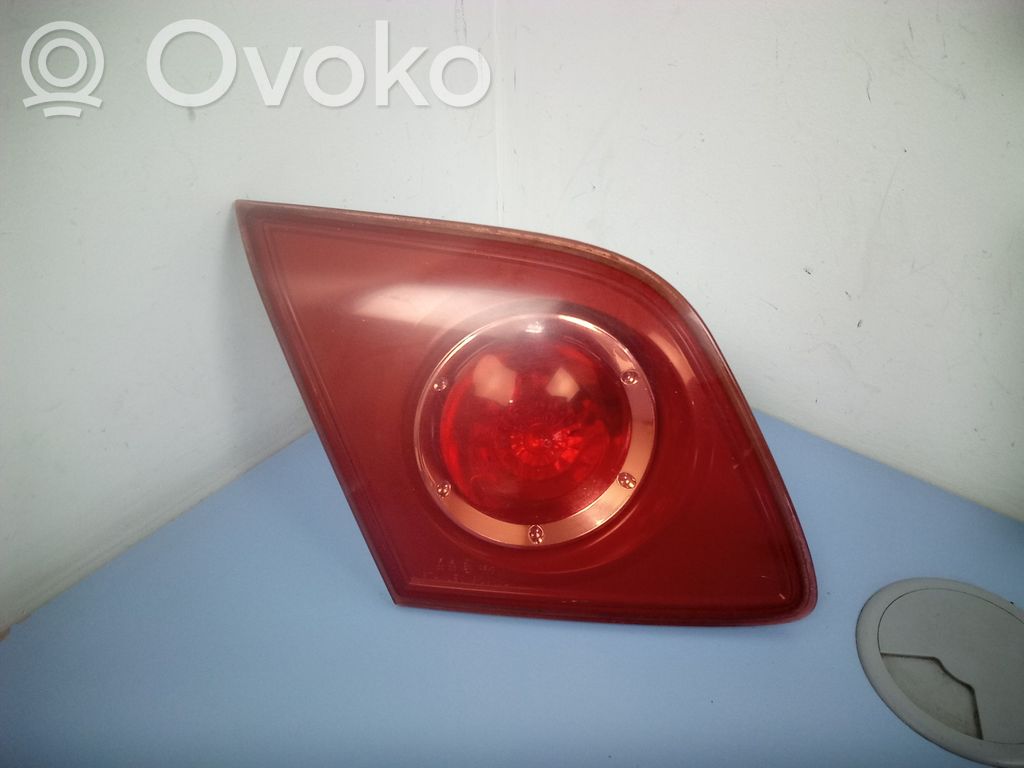 Mazda 3 I Aizmugurējais lukturis pārsegā 