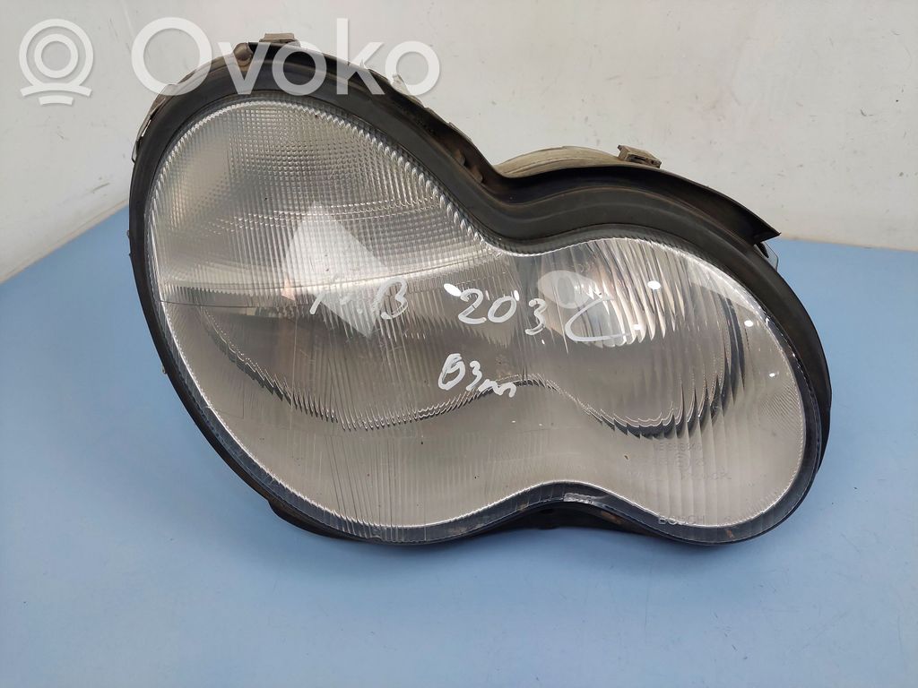 Mercedes-Benz C W203 Lampa przednia 