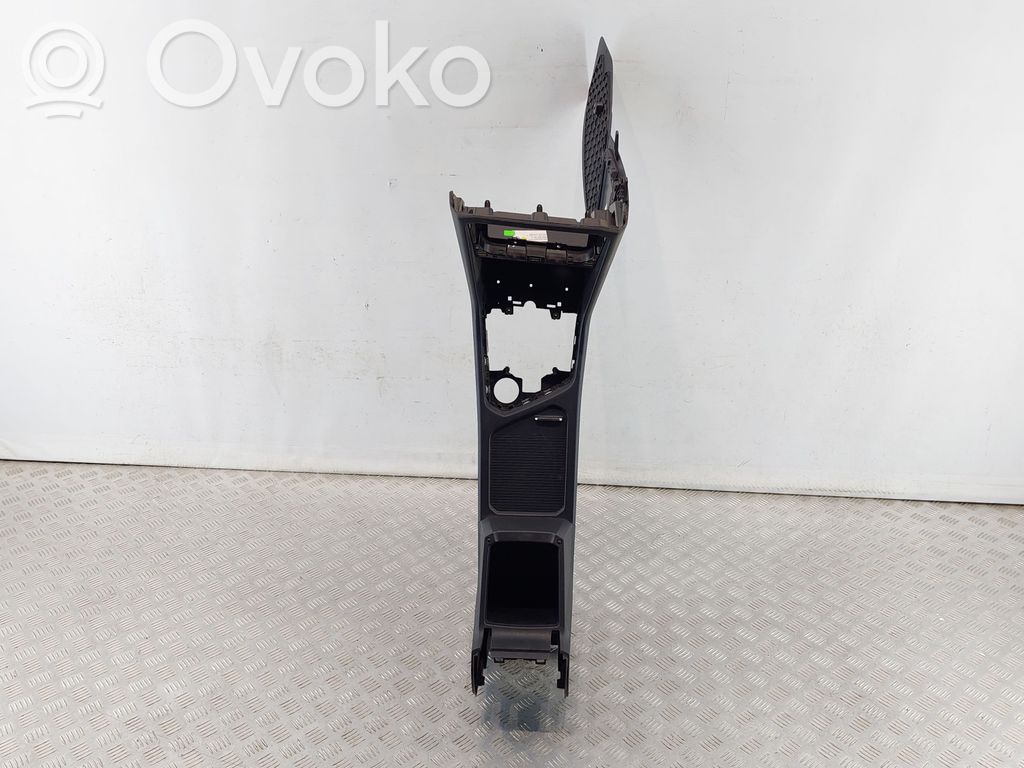 Volkswagen Tiguan Center console 