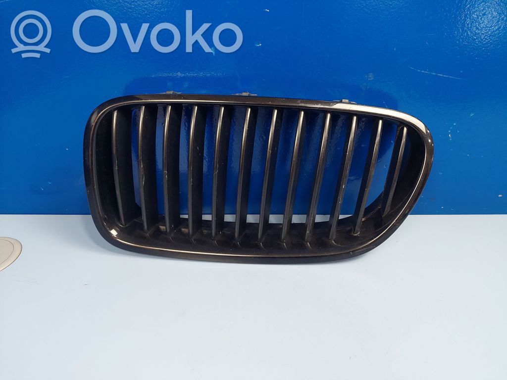 BMW 5 F10 F11 Grotelės viršutinės 