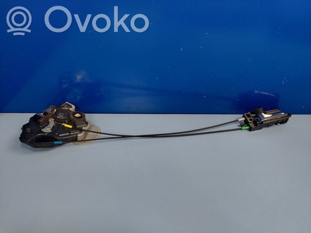 Toyota Avensis T250 Front door lock 
