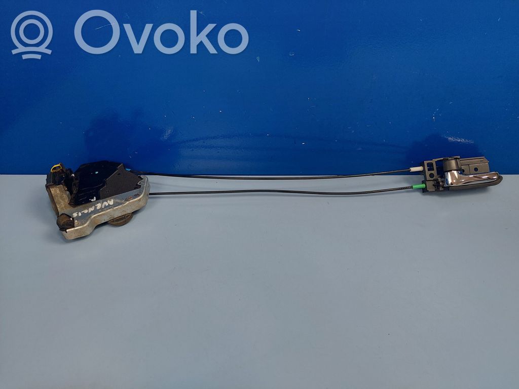 Toyota Avensis T250 Front door lock 