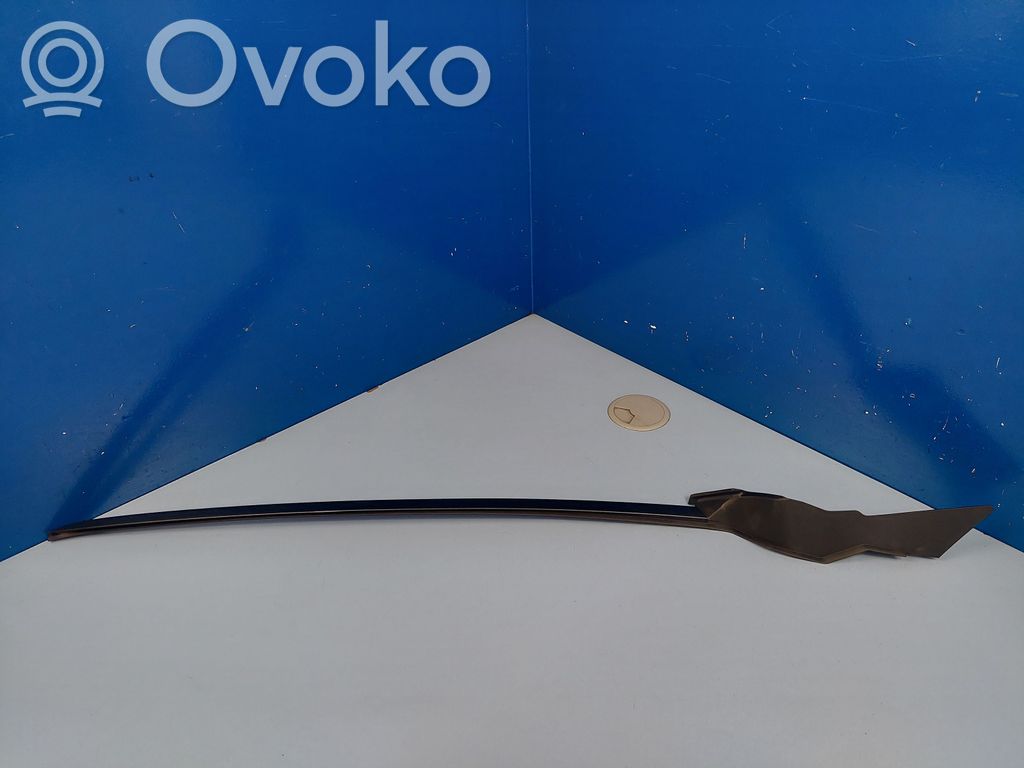 Windshield trim   7553676020