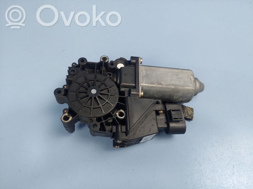 Audi A8 S8 D2 4D Front door window regulator motor 