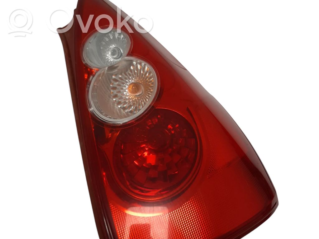 Mazda 5 Задний фонарь в кузове 